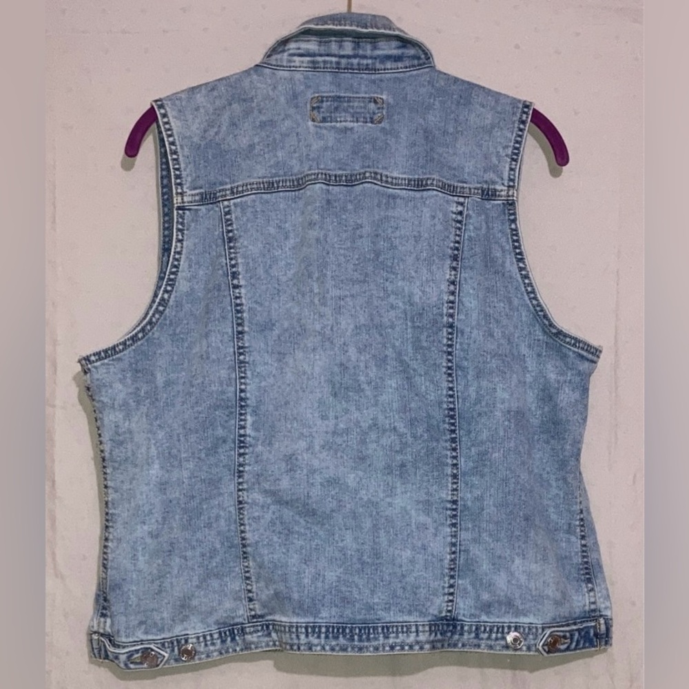 Maurices Light Wash Denim Jean Sleeveless Vest Size XL with Pockets - Picture 2 of 7